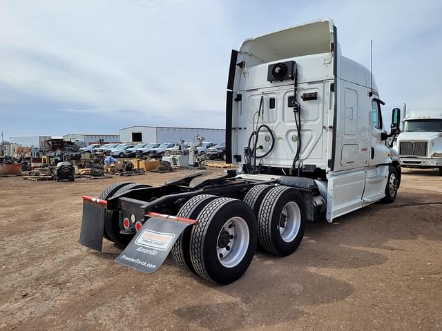 Image of Freightliner Cascadia 125 equipment image 4