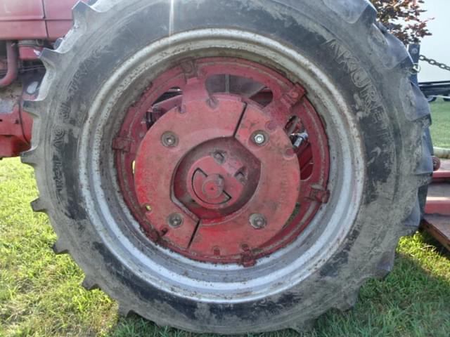 Image of Farmall M equipment image 4
