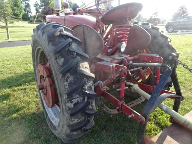 Image of Farmall M equipment image 3