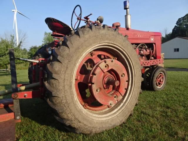 Image of Farmall M equipment image 1