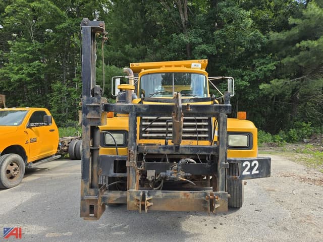 Image of Mack RD690P equipment image 3