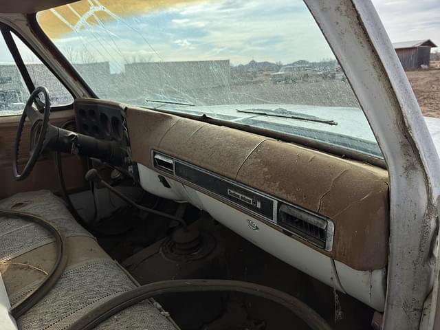 Image of Chevrolet Custom Deluxe 30 equipment image 4