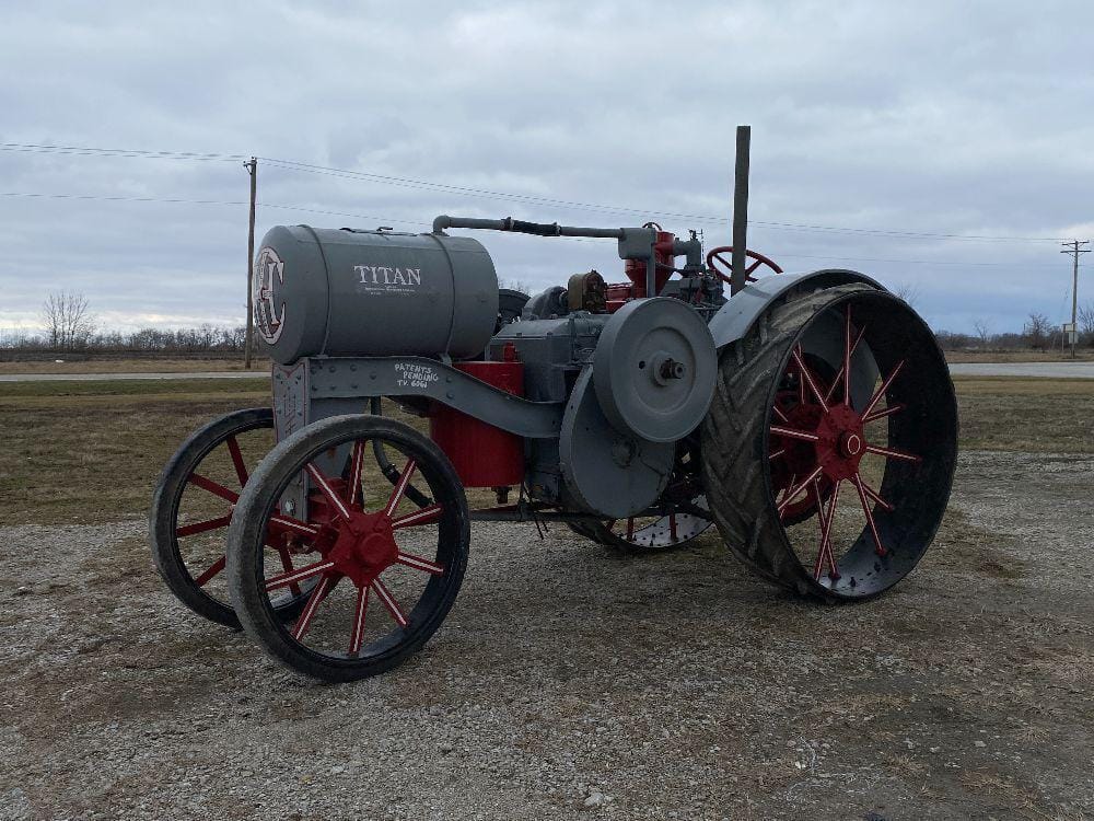 Main image International Harvester Titan