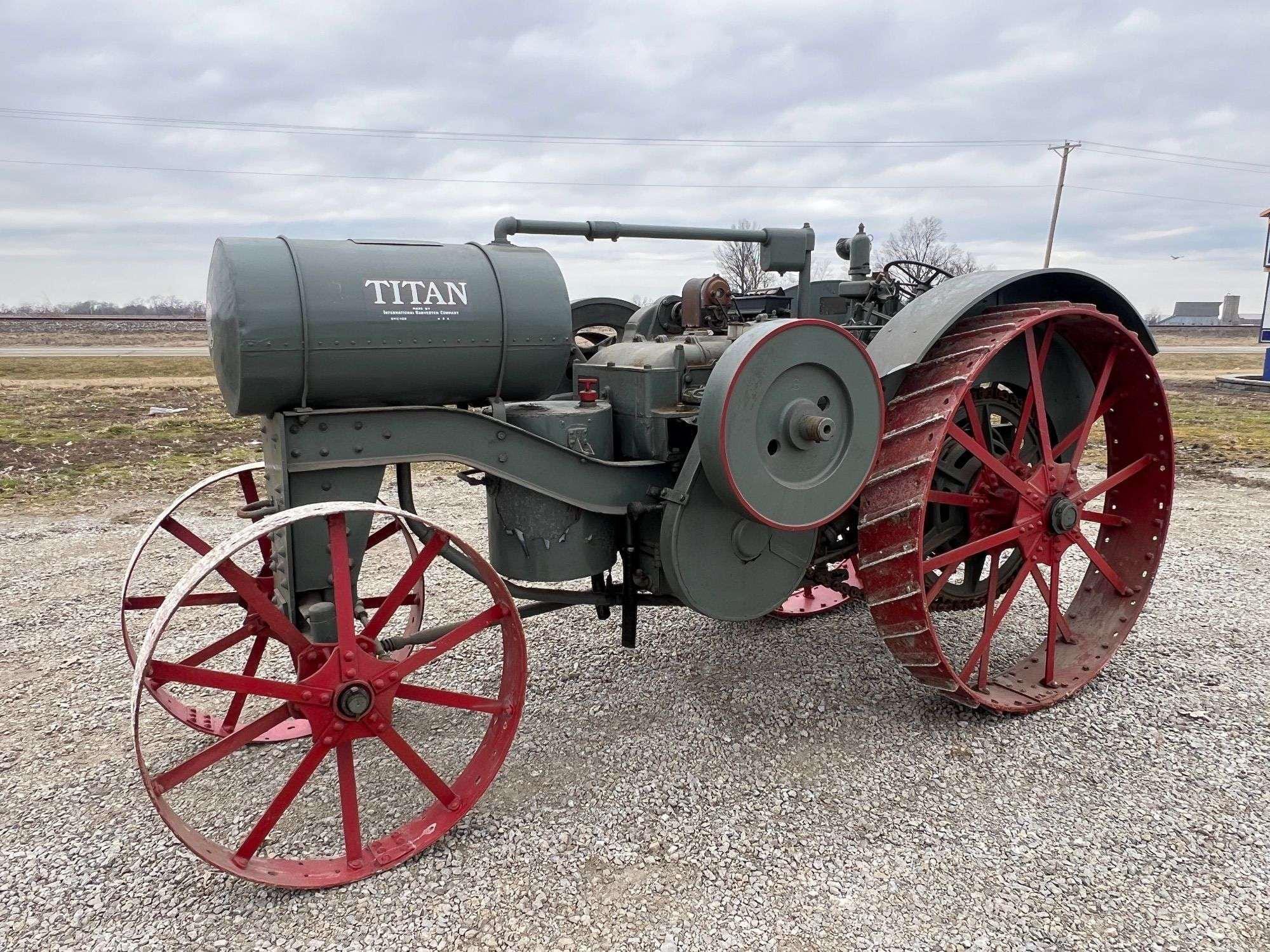 Main image International Harvester 10-20