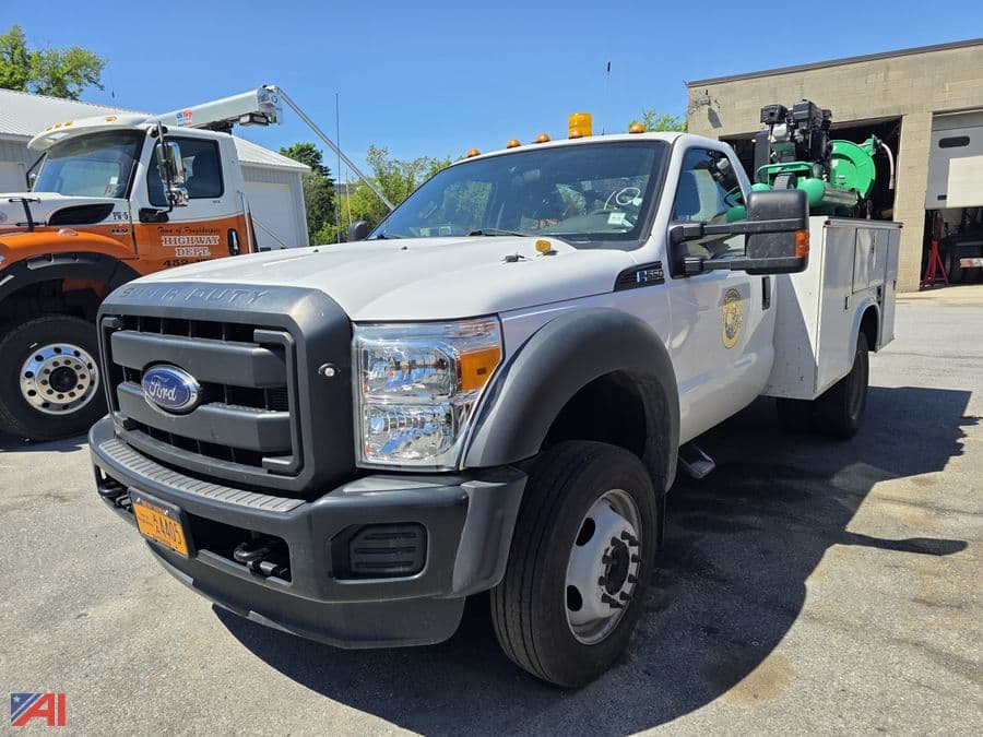 Image of Ford F-550 Primary image
