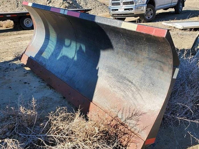 Undetermined Front Blade Equipment Image0