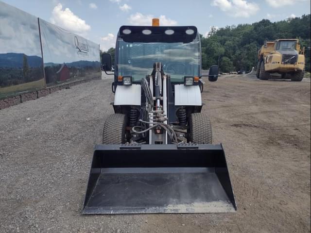 Image of Bobcat Toolcat 5600 equipment image 1