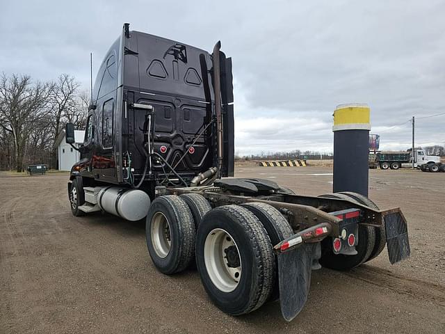 Image of Freightliner Cascadia equipment image 2