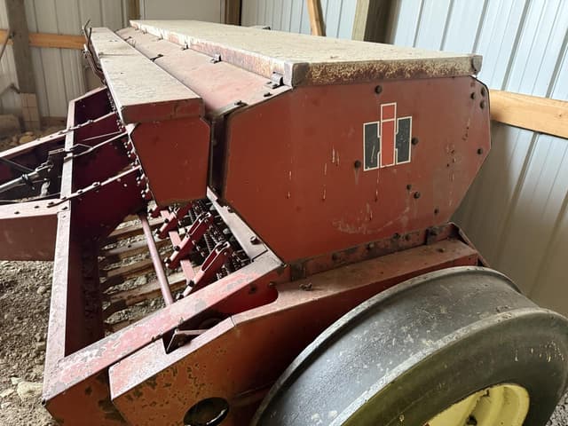 Image of International Harvester 510 equipment image 4