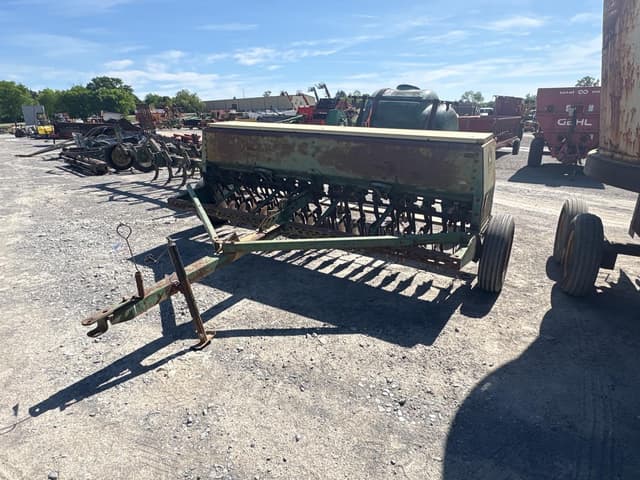 Image of John Deere 8000 equipment image 2