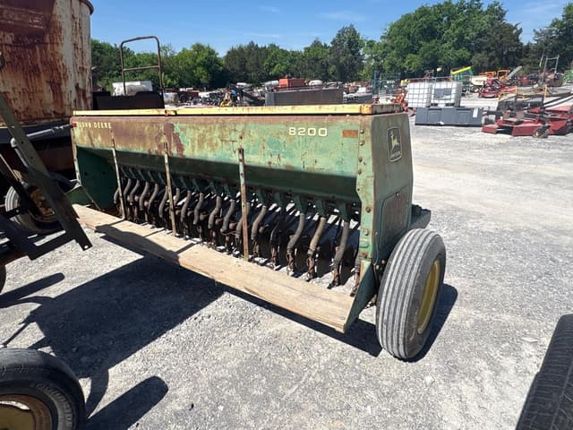 Image of John Deere 8000 equipment image 1