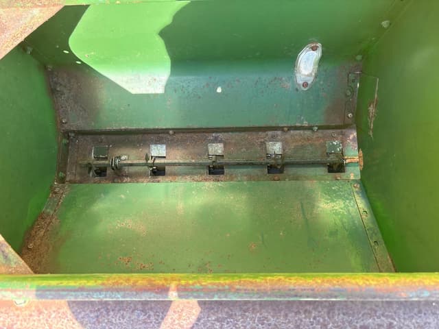 Image of John Deere 8000 equipment image 4