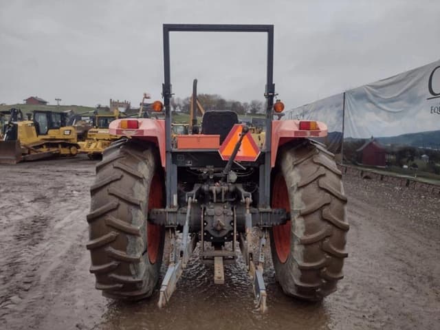 Image of Kubota M108S equipment image 3