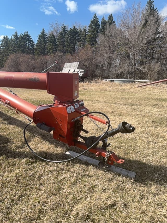 Image of Farm King 1070 equipment image 3
