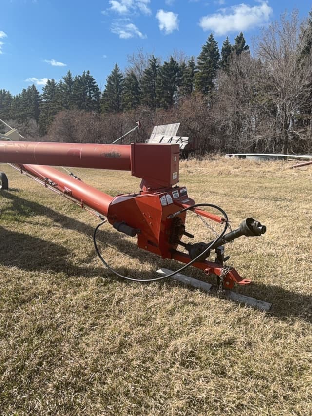 Image of Farm King 1070 equipment image 2