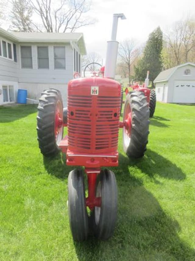 Image of Farmall Super M-TA equipment image 1