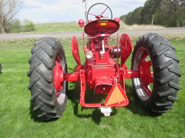 Image of Farmall Super M-TA equipment image 3