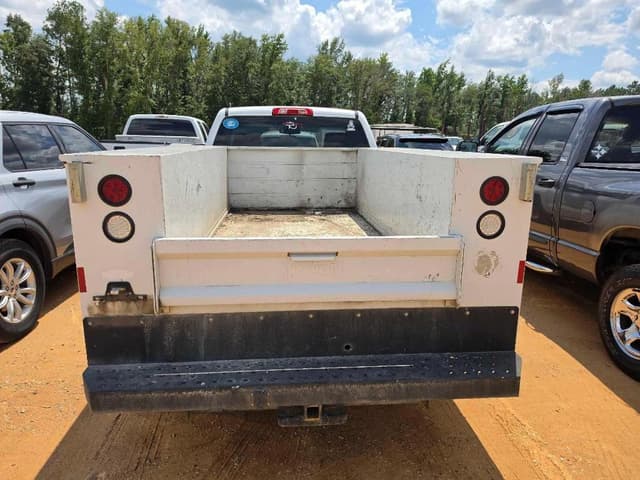 Image of Chevrolet Silverado equipment image 2