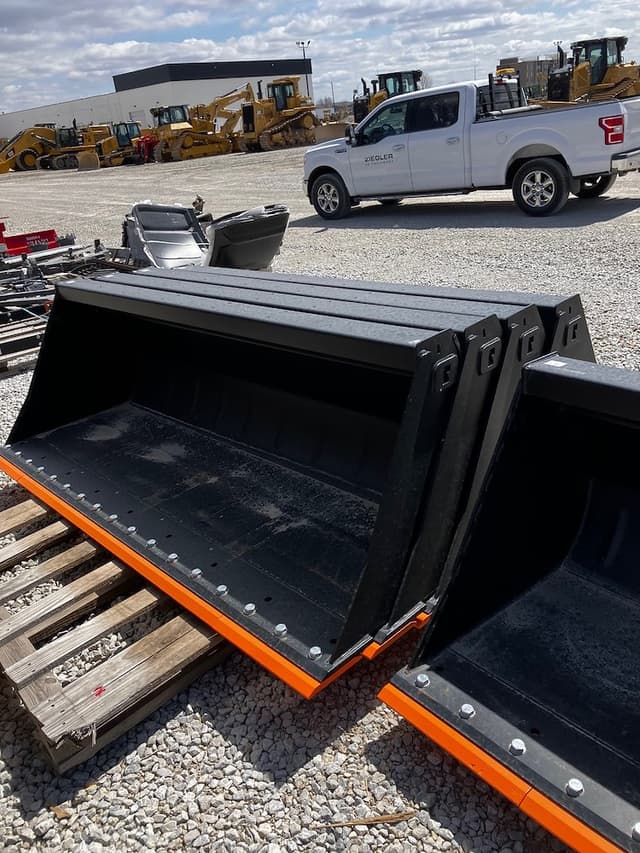 Image of Quicke 102" Euro HD Bucket equipment image 2