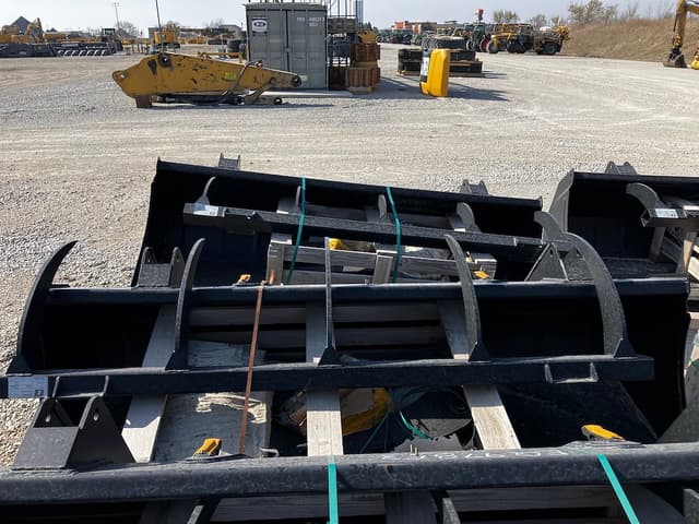 Image of Quicke 102" Euro Maxi Grapple equipment image 4