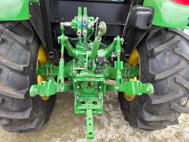 Image of John Deere 5100E equipment image 4