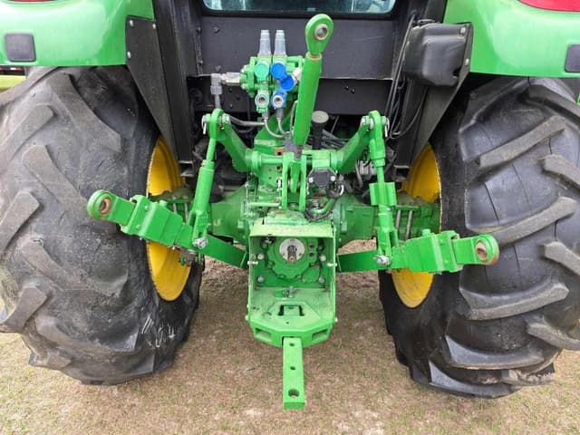 Image of John Deere 5100E equipment image 4