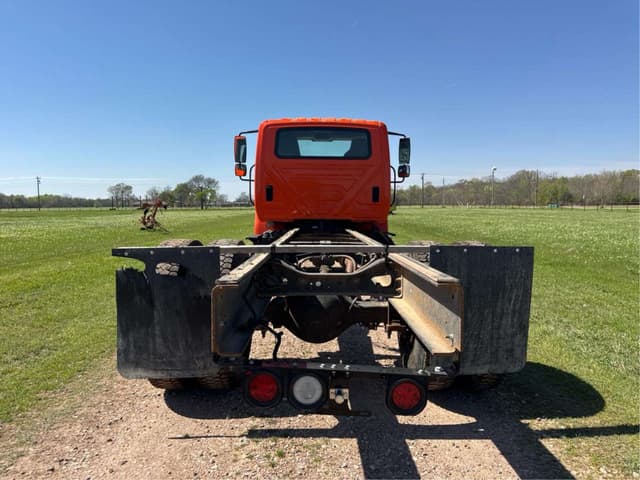 Image of International DuraStar 4400 equipment image 3