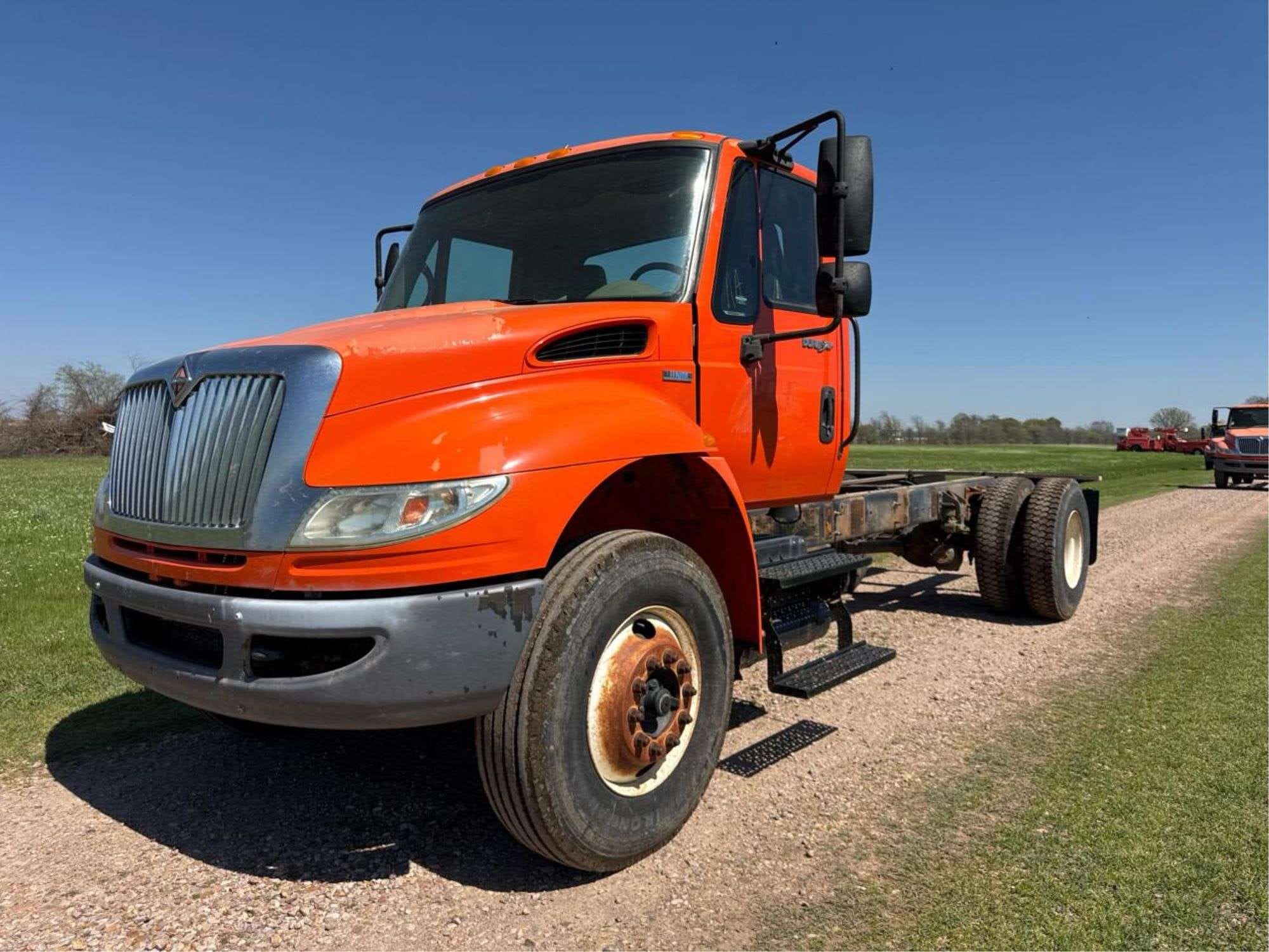 2008 International DuraStar 4400 Equipment Image0