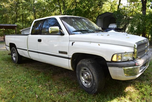 Image of Dodge Ram 2500 equipment image 2