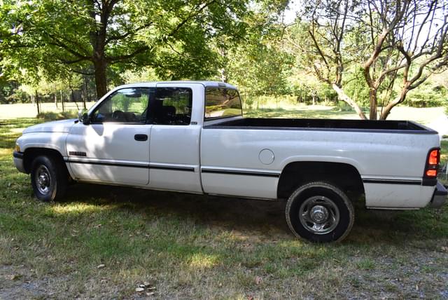 Image of Dodge Ram 2500 equipment image 3