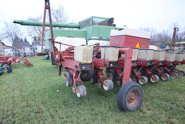 Image of International Harvester 800 equipment image 3