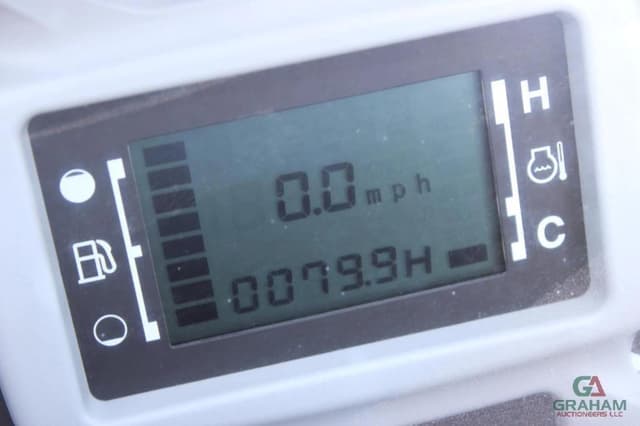 Image of Massey Ferguson 1735M equipment image 4