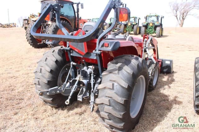 Image of Massey Ferguson 1735M equipment image 2