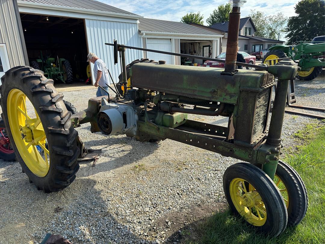 Image of John Deere B Image 1