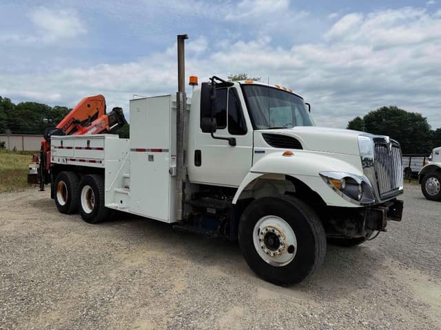 Image of International 7400 equipment image 1
