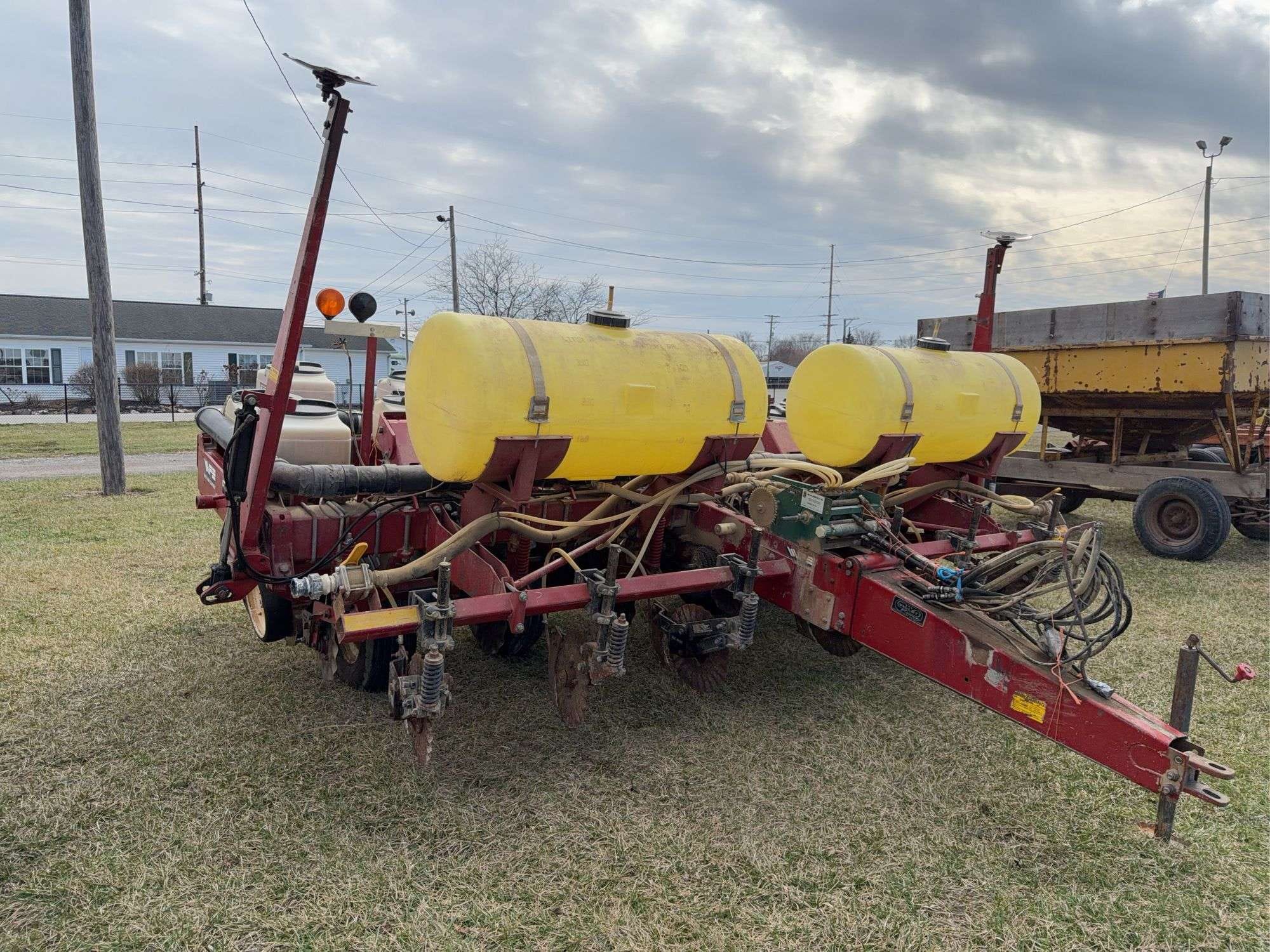 White 5100 Equipment Image0