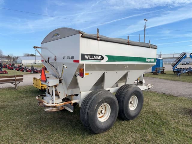 Image of Willmar Super 800 equipment image 2