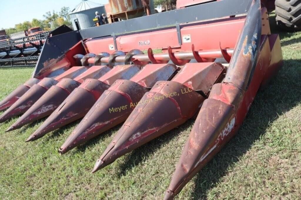 Case IH 1063 Equipment Image0