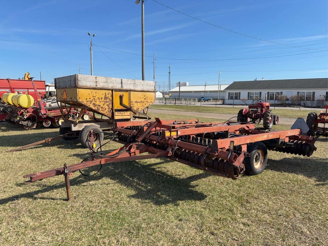 Image of International Harvester 415 Primary image