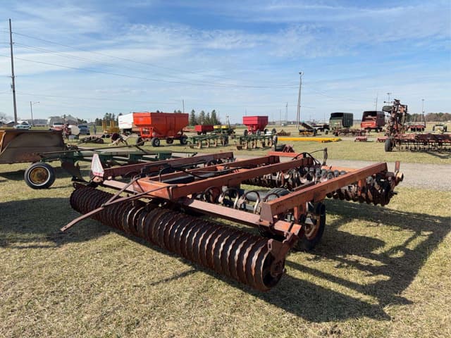 Image of International Harvester 415 equipment image 2