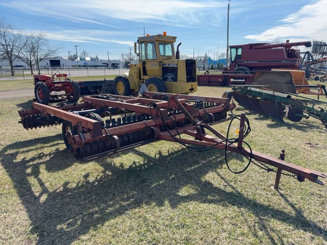 Image of International Harvester 415 equipment image 3