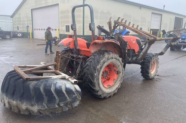 Image of Kubota M8560 equipment image 2