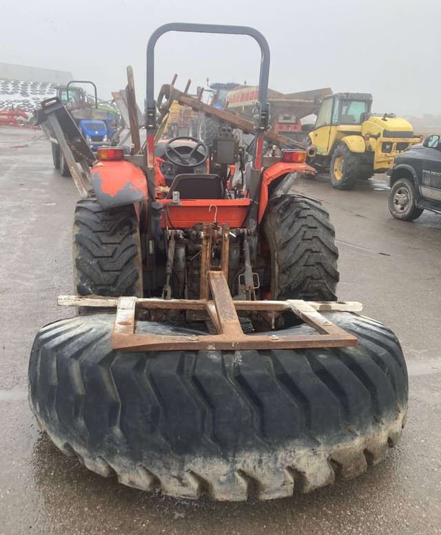 Image of Kubota M8560 equipment image 4