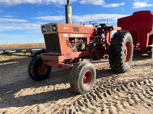 Image of International Harvester 1066 equipment image 1
