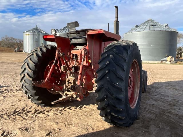 Image of International Harvester 1066 equipment image 3