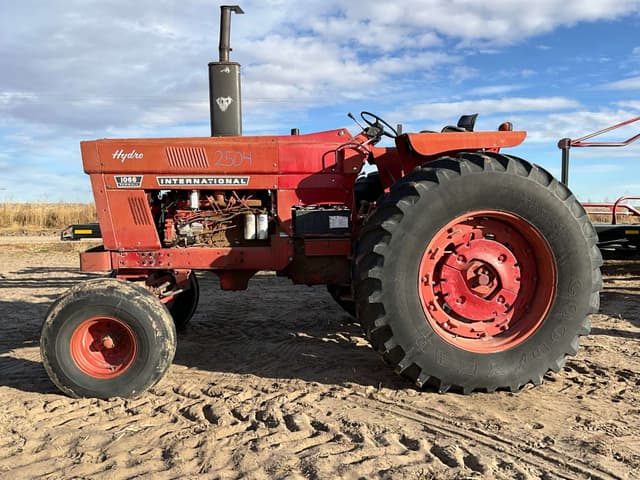 Image of International Harvester 1066 equipment image 2