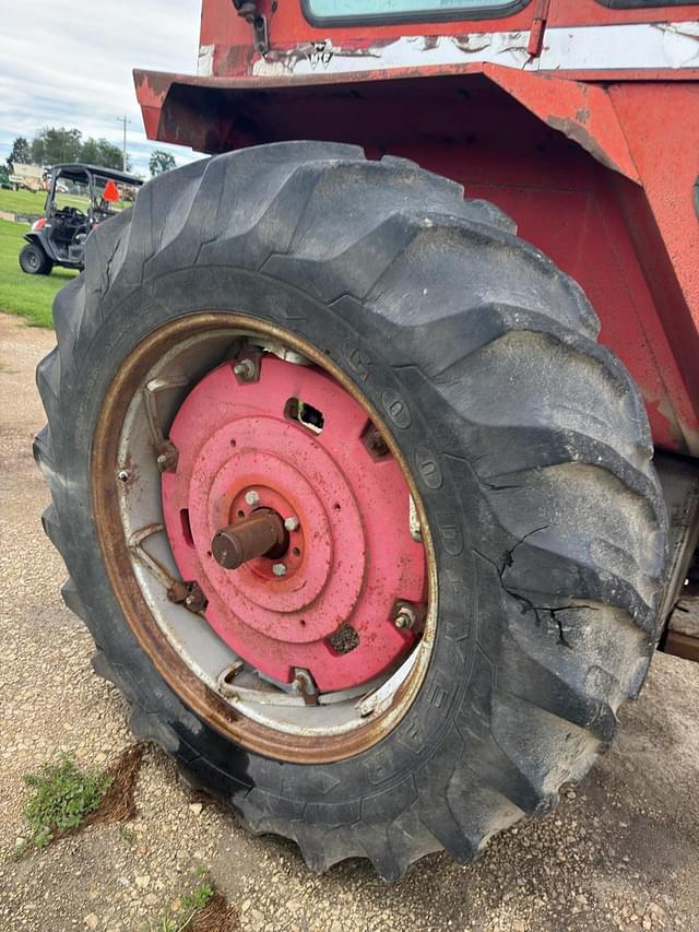 Image of Massey Ferguson 1100 equipment image 4