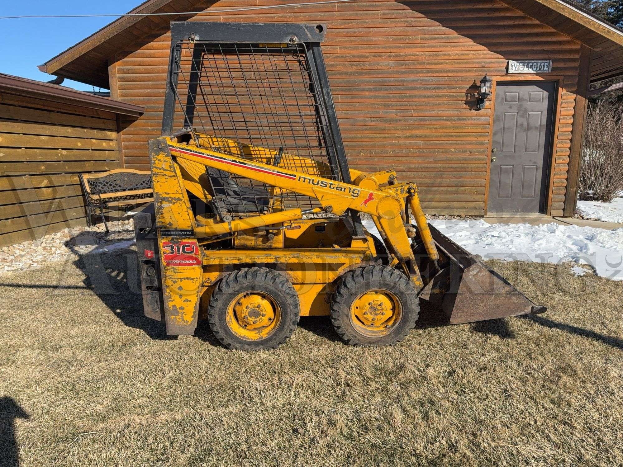 Mustang 310 Equipment Image0