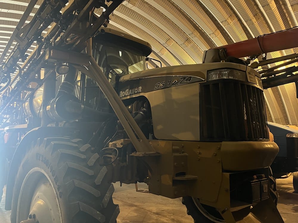 2008 Ag-Chem RoGator 1074 Equipment Image0