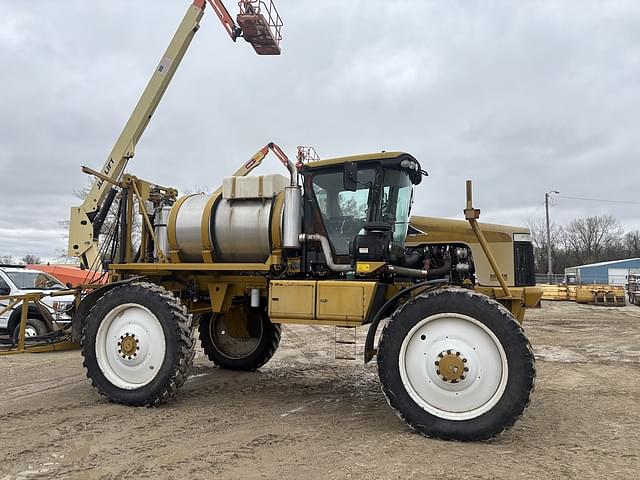 Image of Ag-Chem RoGator 1074 equipment image 1